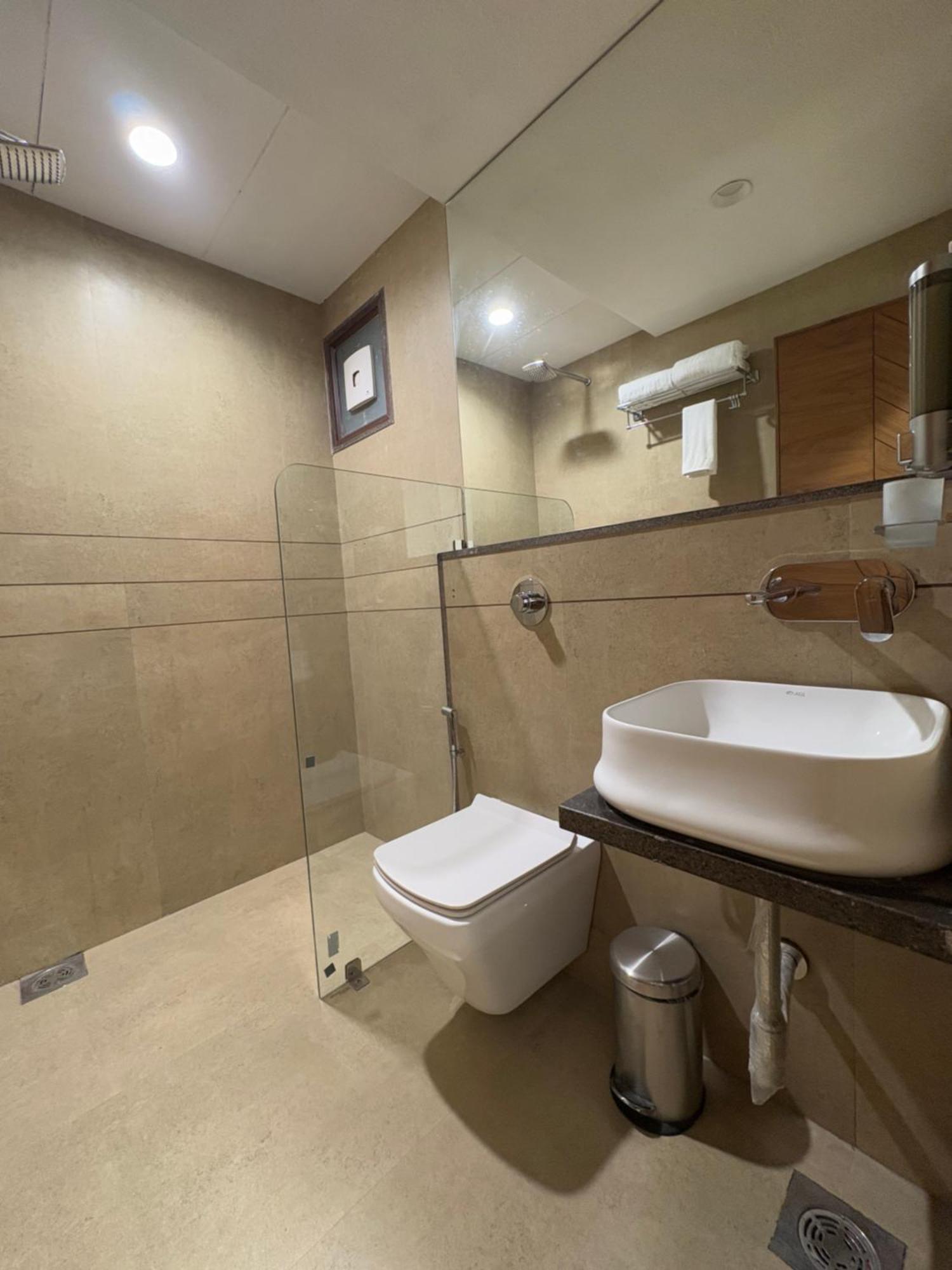 Pam Premium Hotel Vadodara Luaran gambar