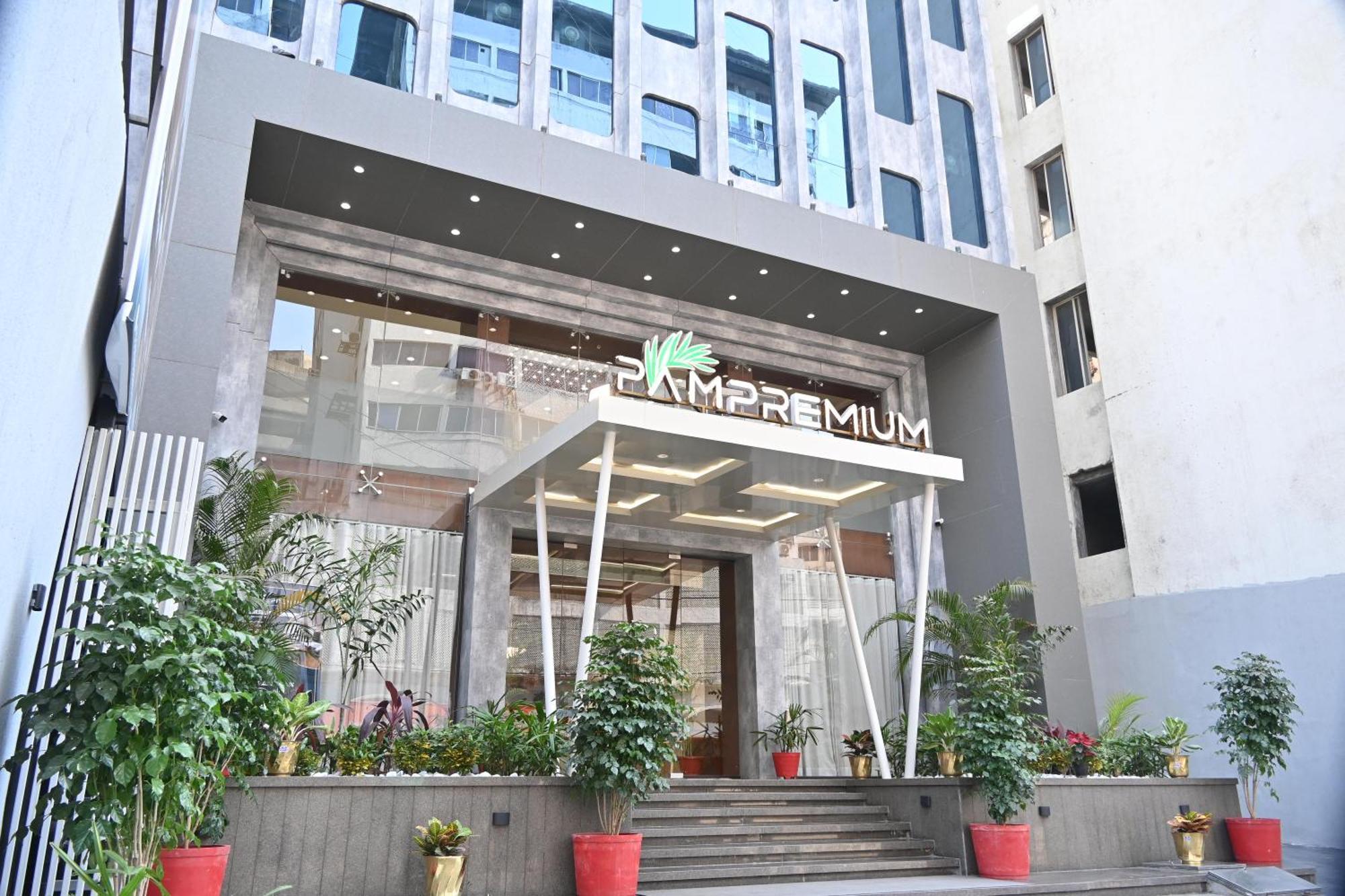 Pam Premium Hotel Vadodara Luaran gambar