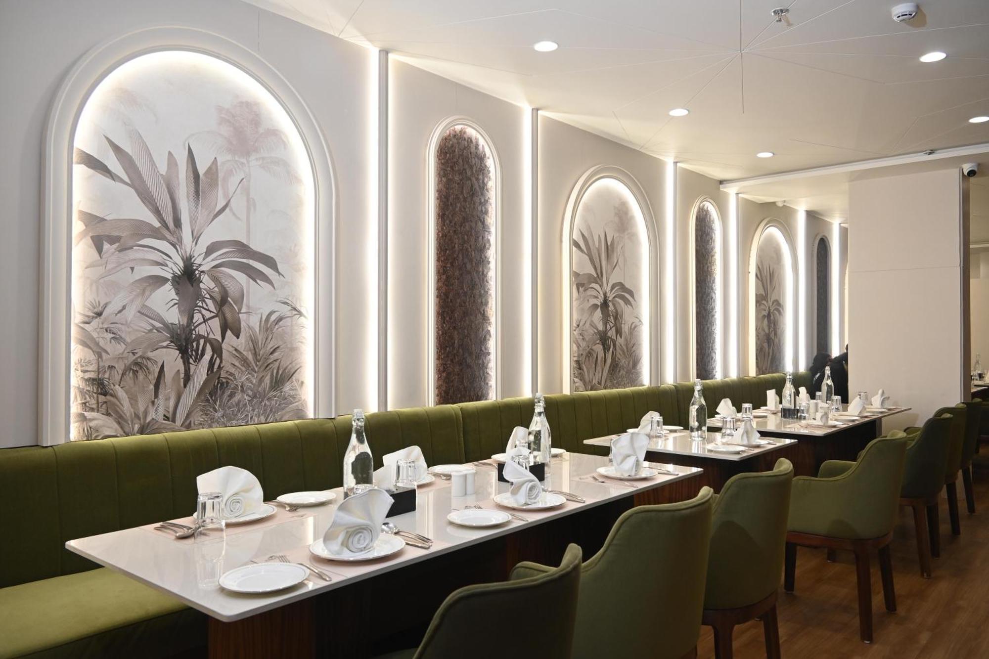 Pam Premium Hotel Vadodara Luaran gambar
