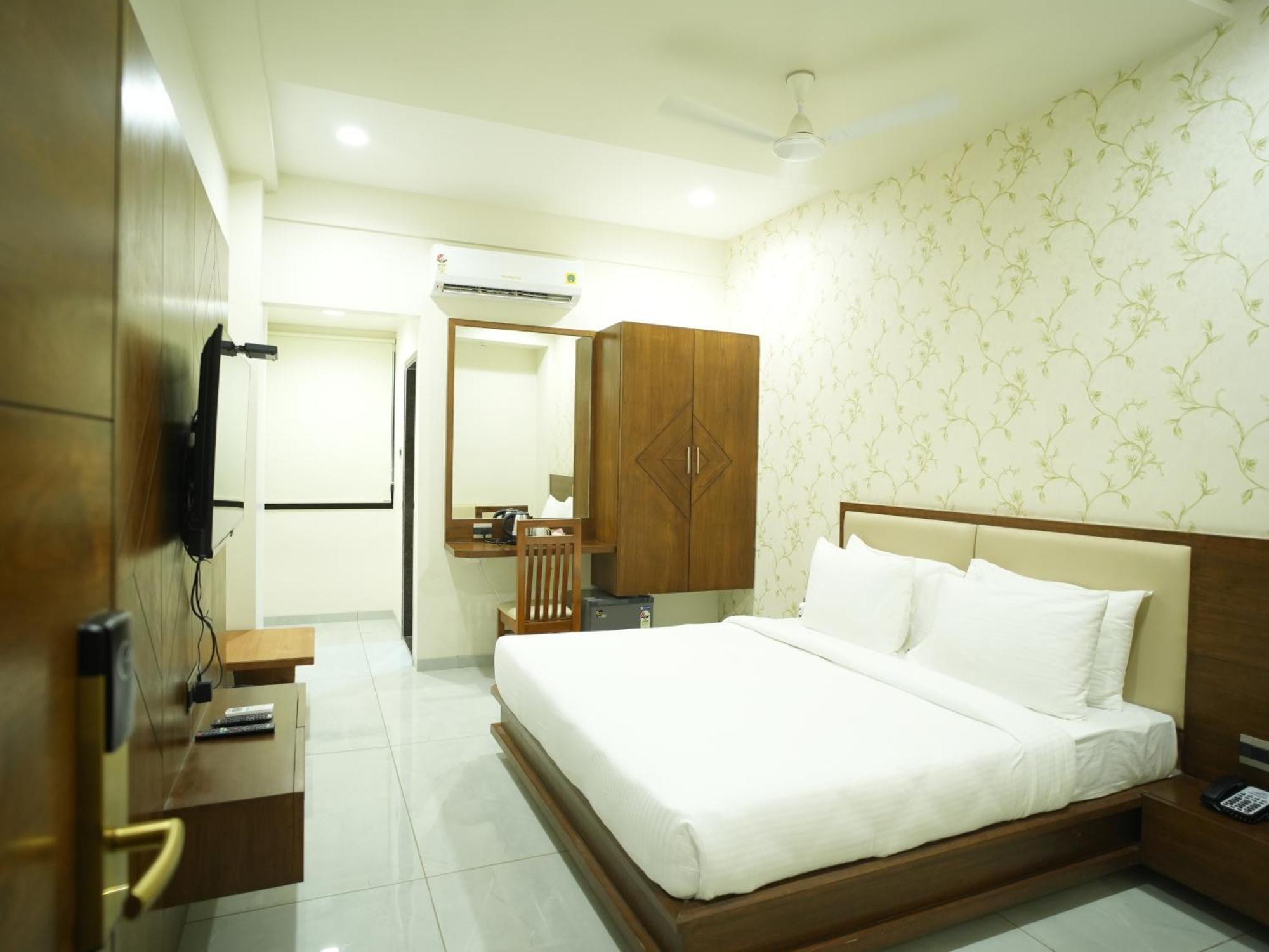 Pam Premium Hotel Vadodara Luaran gambar