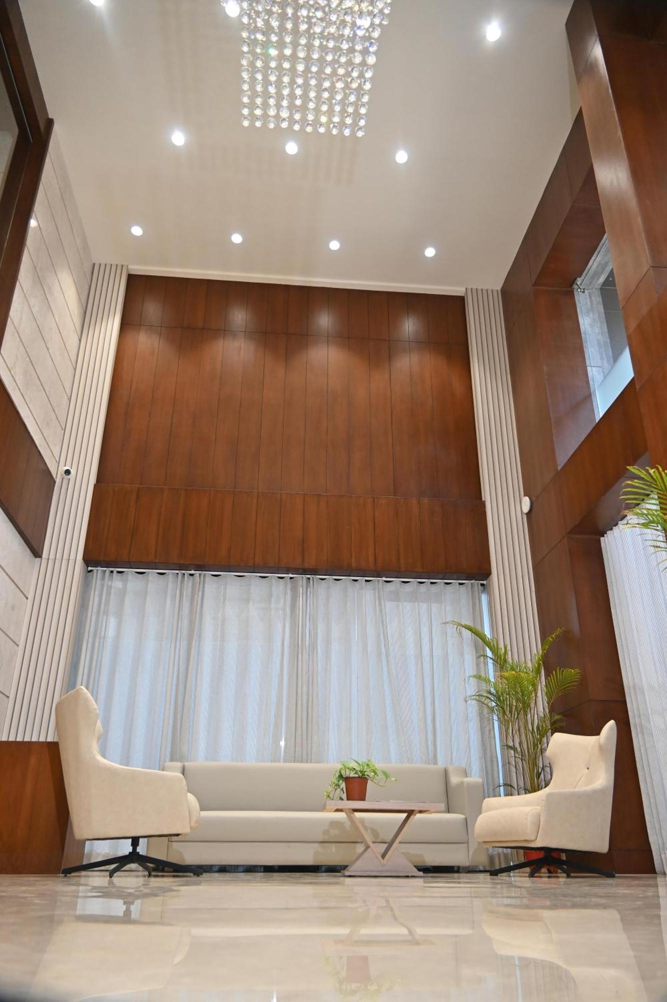 Pam Premium Hotel Vadodara Luaran gambar
